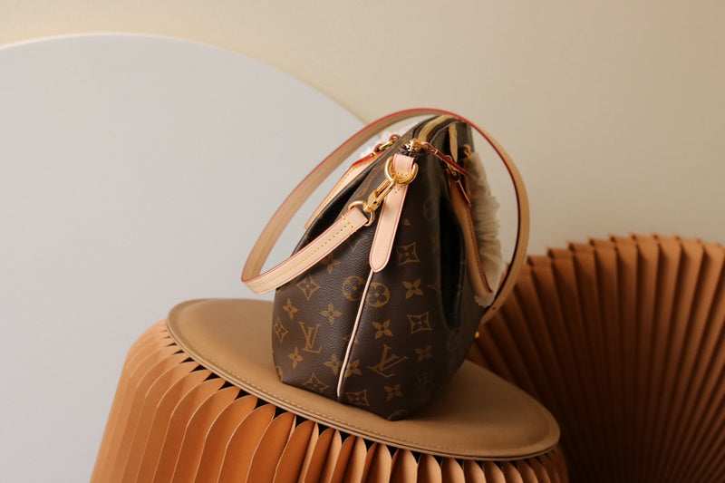 Alice Bags- Louis Vuittons  - 16146