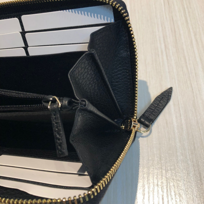 Gucci   Luxury Bags  909