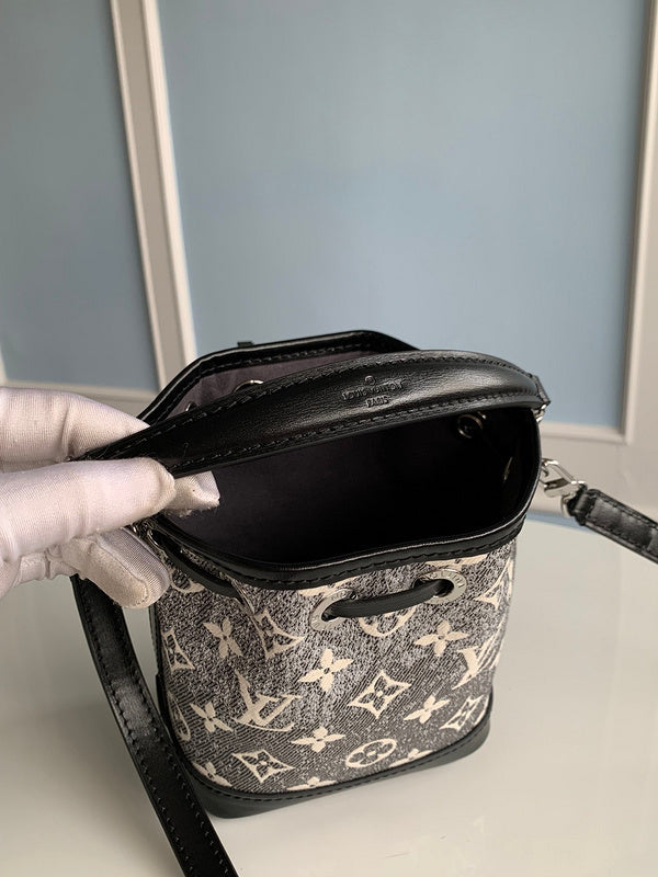 Alice Bags- Louis Vuittons  - 16101