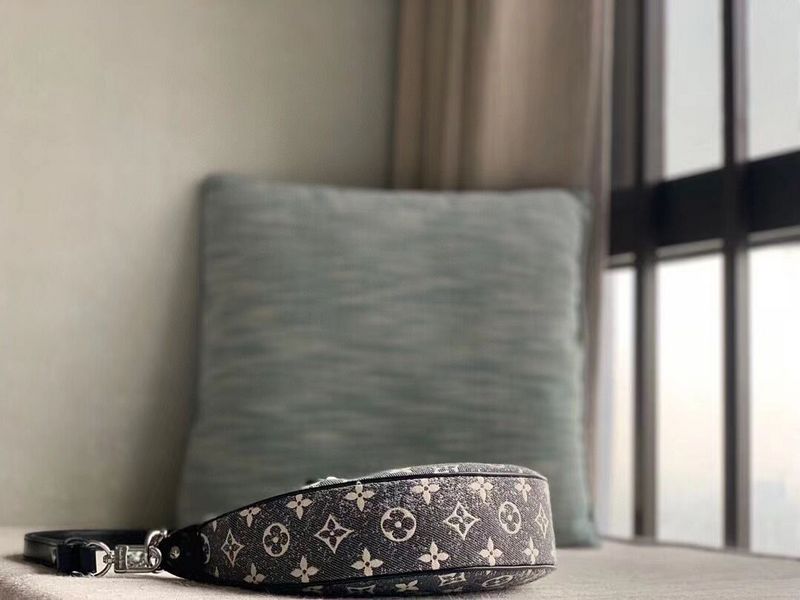 Alice Bags- Louis Vuittons  - 16024