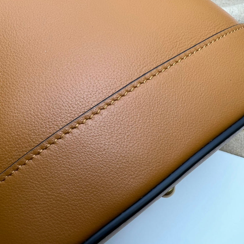 Gucci  Luxury -  Bags - 589