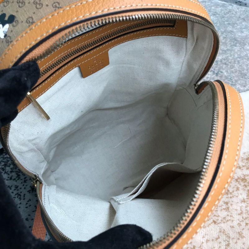 Gucci   Luxury Bags  990