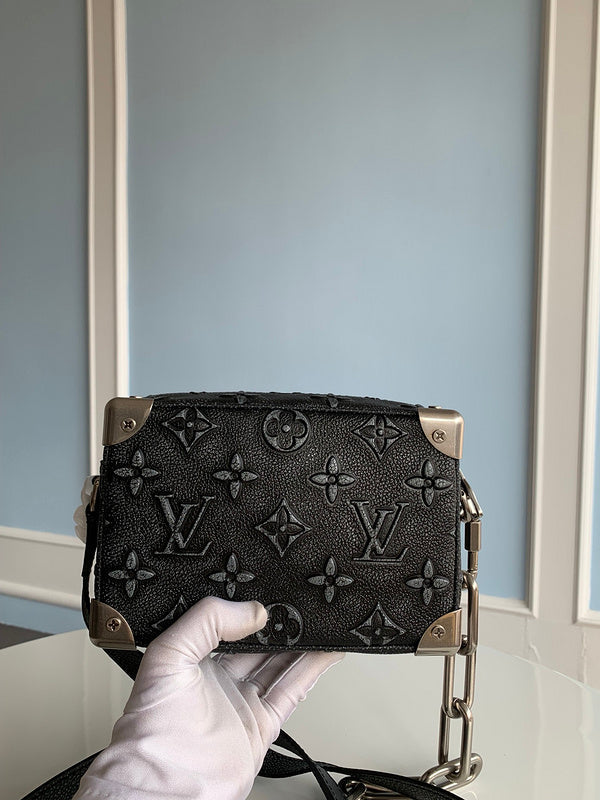 Alice Bags- Louis Vuittons  - 16097