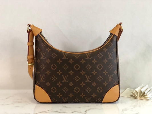 Alice Bags- Louis Vuittons  - 16064