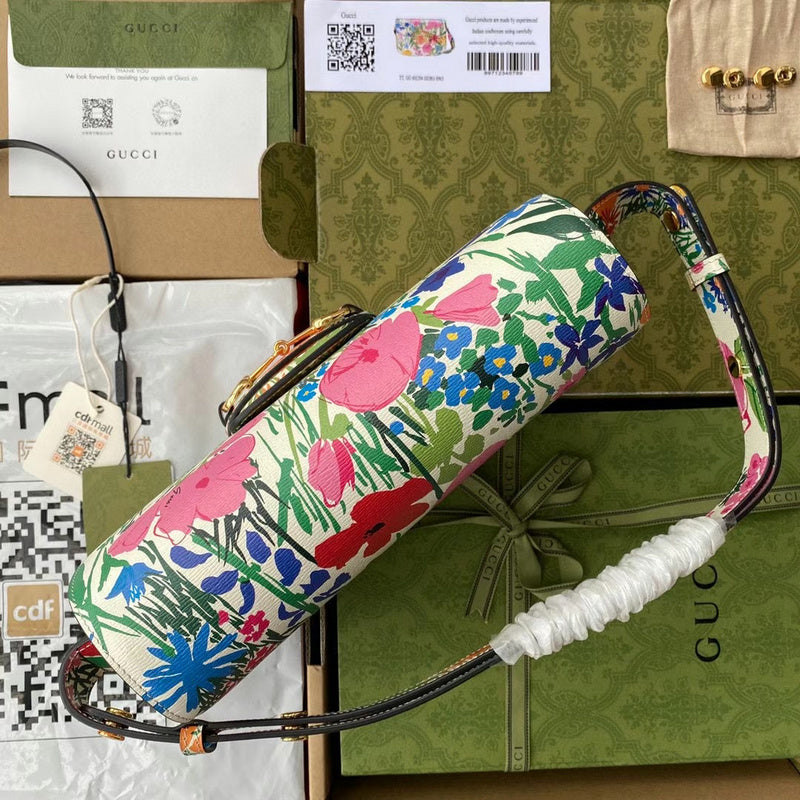 Gucci   Luxury Bags  1090