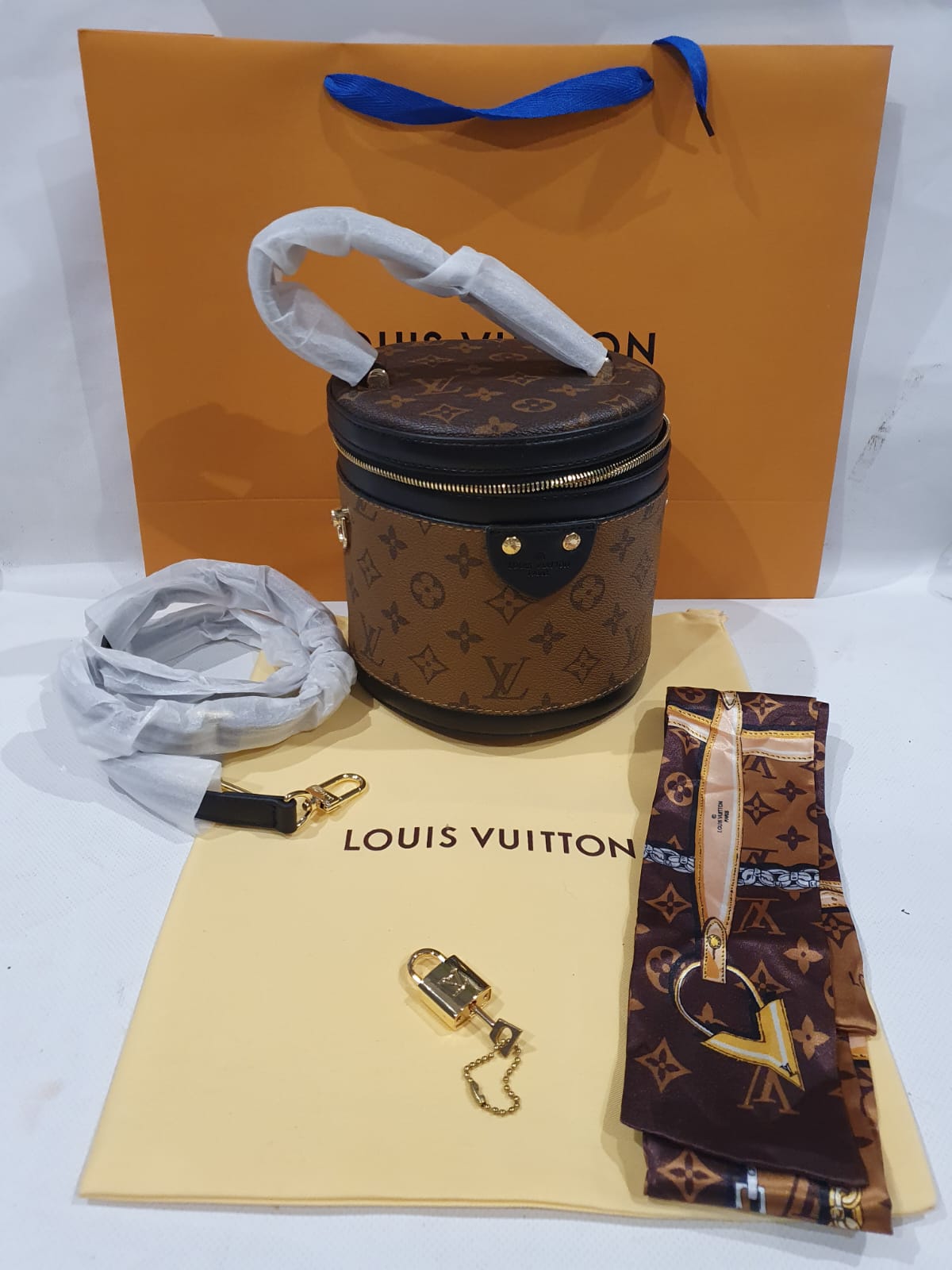 Louis Vuitton Bucket Bag with free Twilly