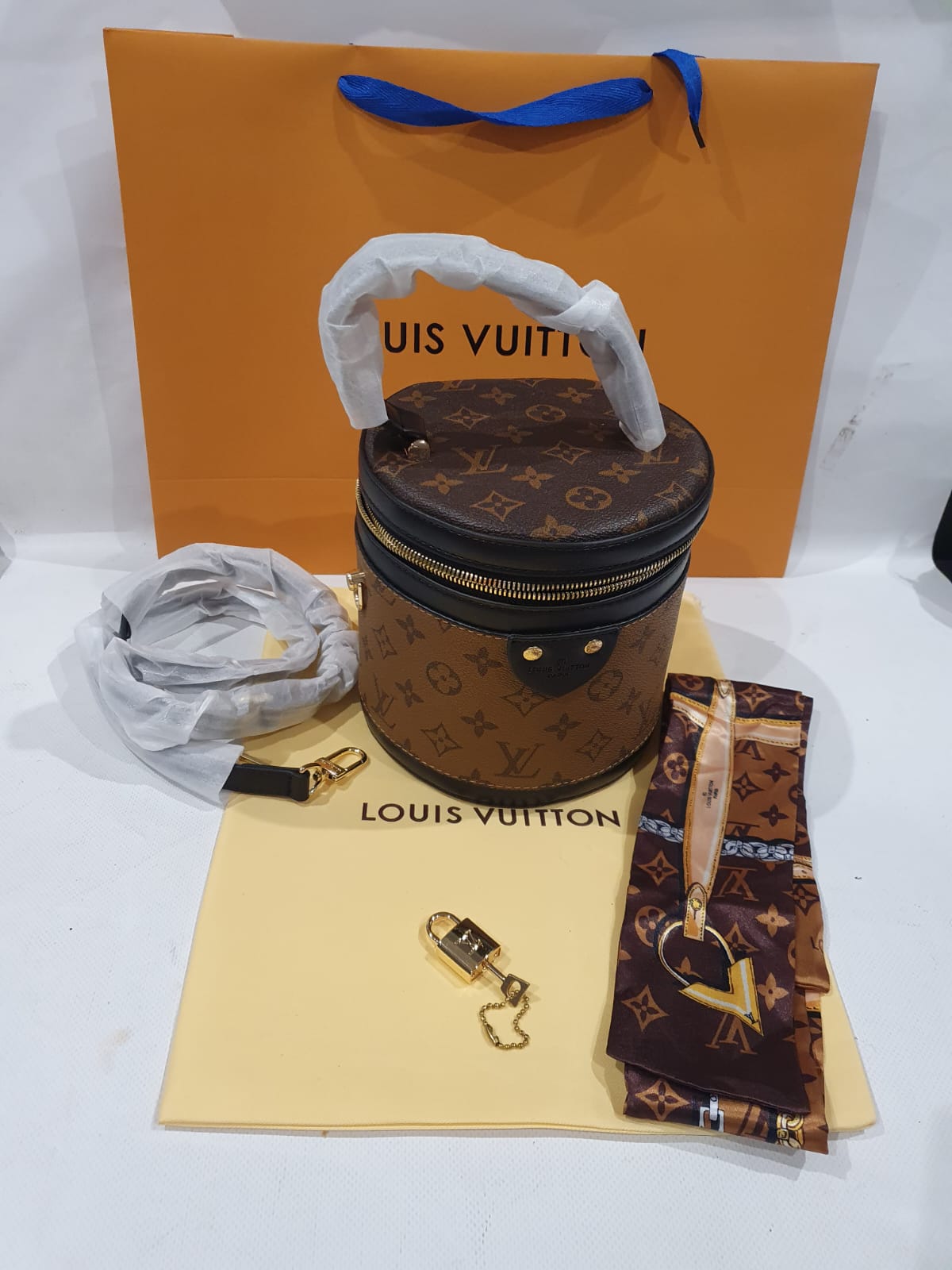 Louis Vuitton Bucket Bag with free Twilly