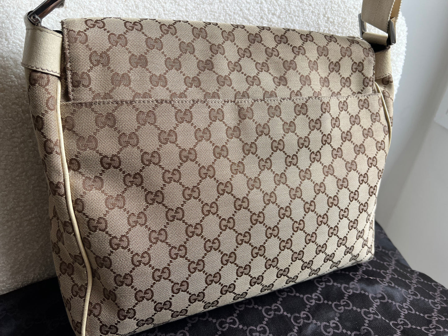 Gucci GG White Beige Canvas Messenger Bag