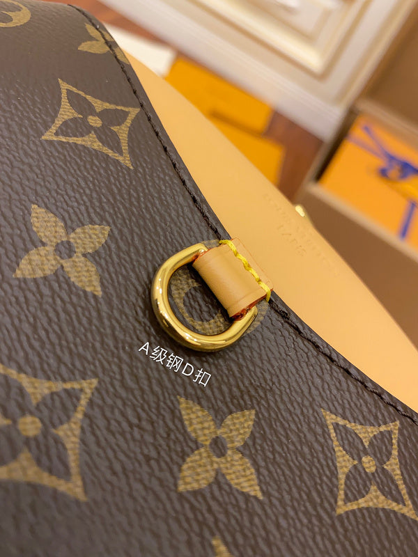 Alice Bags- Louis Vuittons  - 16517