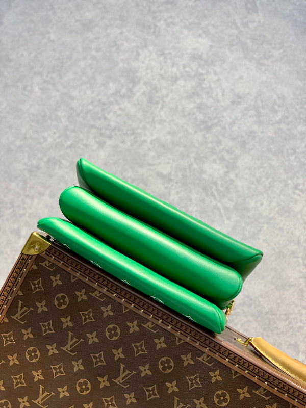 Alice Bags- Louis Vuittons  - 16339