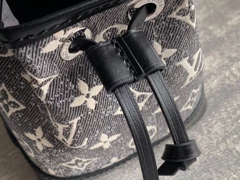 Alice Bags- Louis Vuittons  - 16027