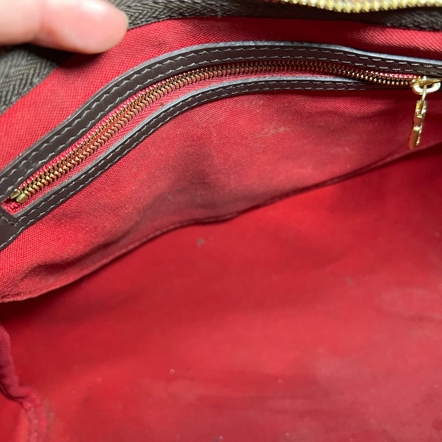 HandBag Luxury Designer By Louis Vuitton  Size: Medium