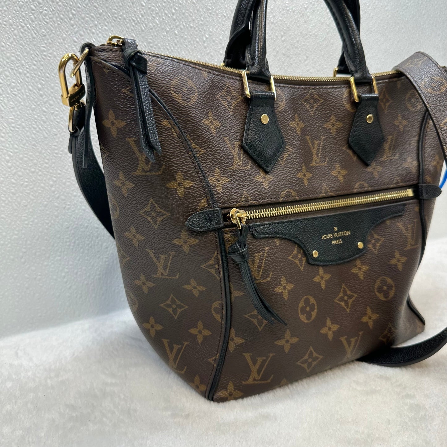 Handbag Designer By Louis Vuitton  Size: Large