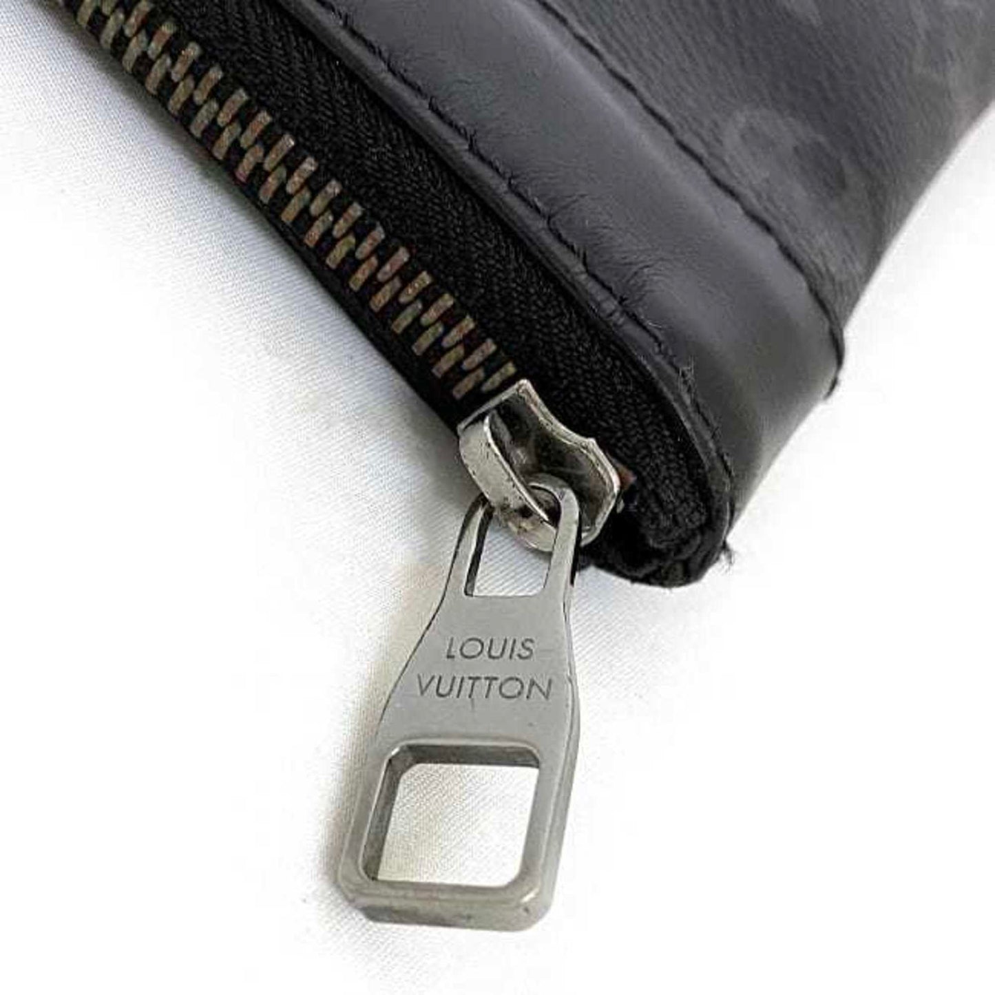 LOUIS VUITTON Discovery Clutch Bag