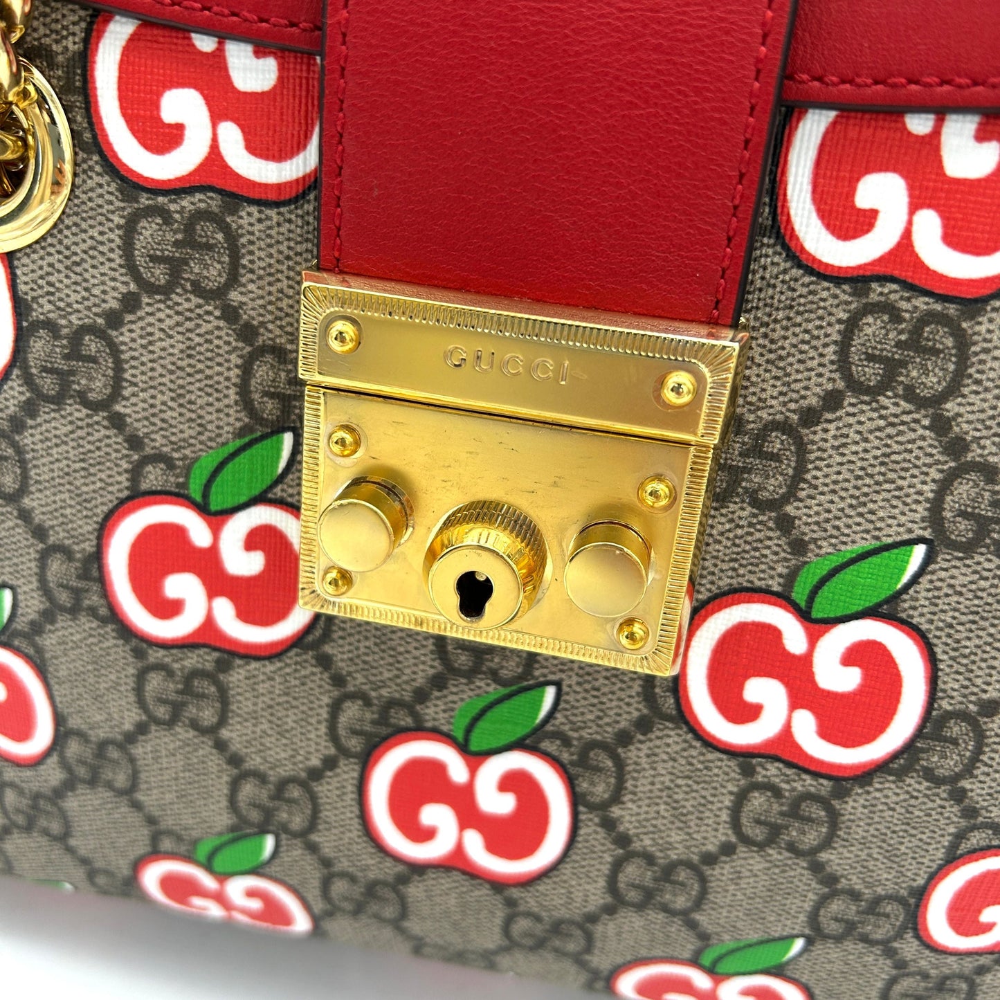 Gucci Gucci GG Supreme Apple Padlock Tote gu8880cc