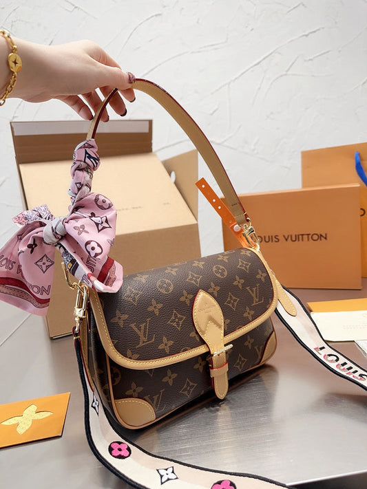 Alice Bags - Louis Vuittons  - 15119