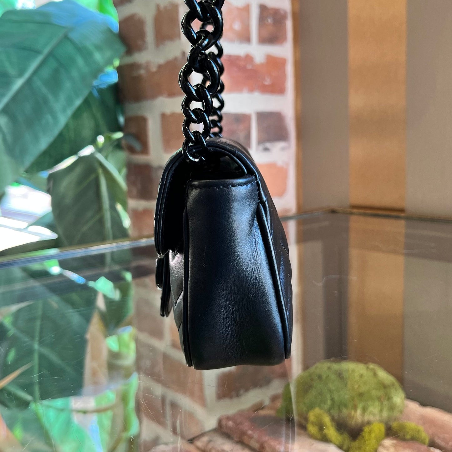 GUCCI GG Marmont Black Calfskin Matelassé Monochrome Chain Belt Bag