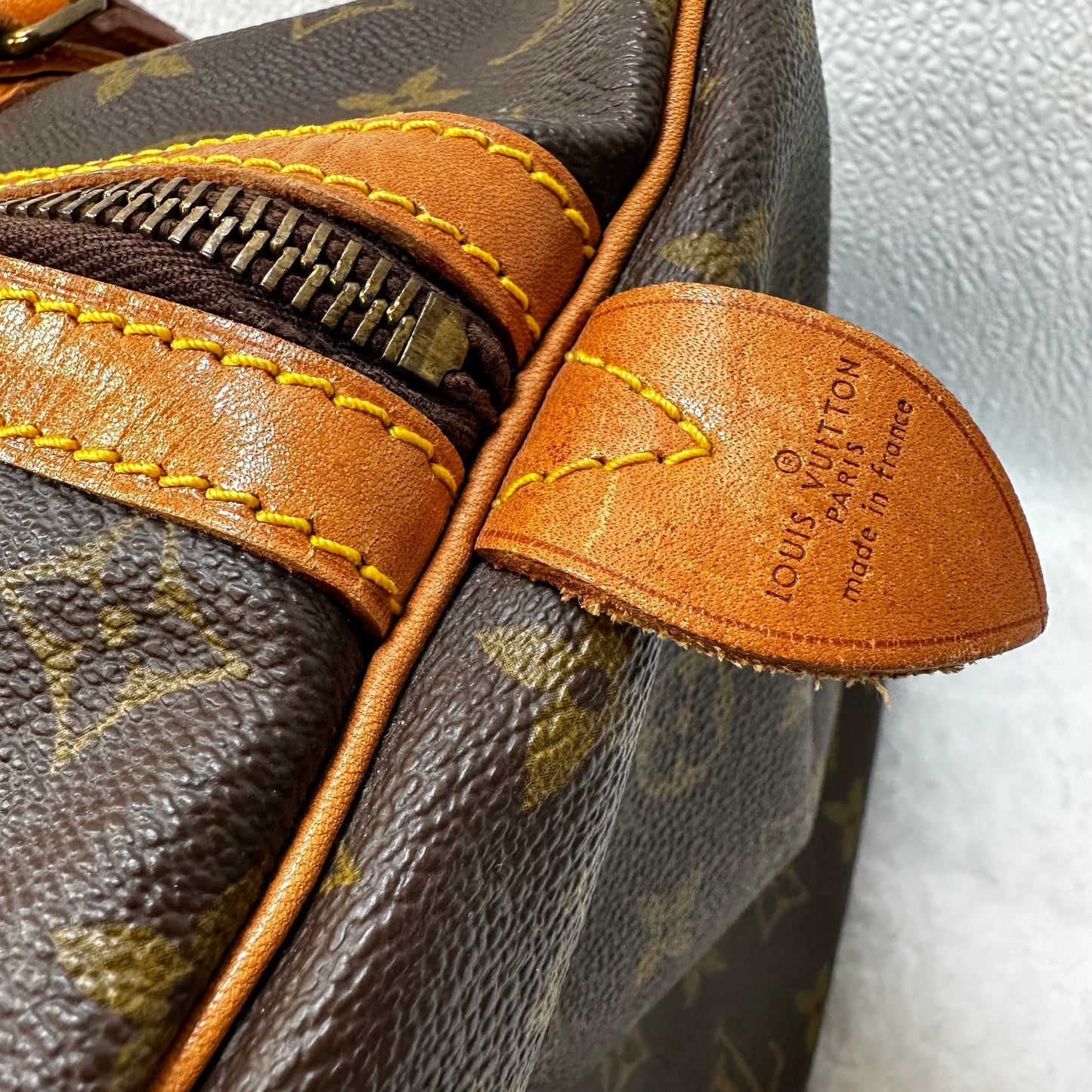 HandBag Luxury Designer By Louis Vuitton, Size: Medium
