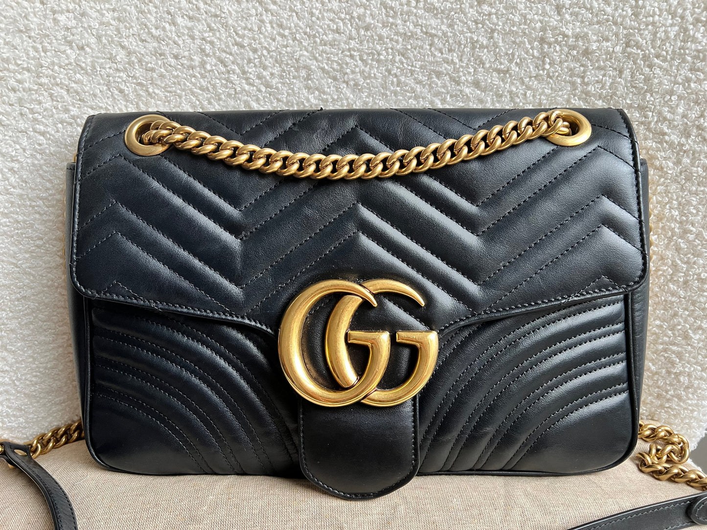Gucci GG Black Marmont Medium Shoulder Bag (RRP £2,340)