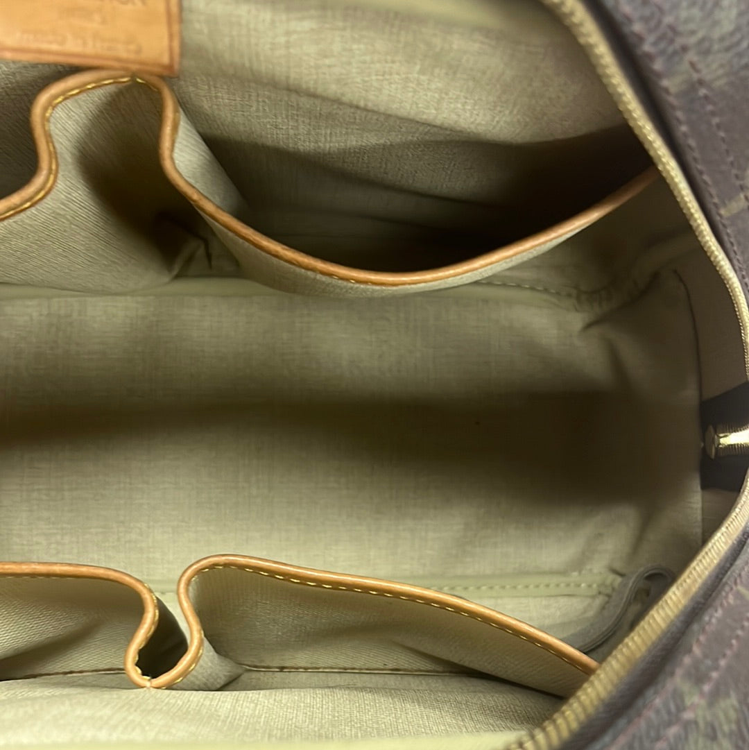 HandBag Luxury Designer By Louis Vuitton  Size: Medium