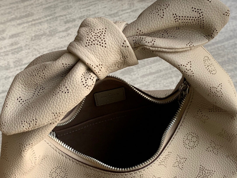 Alice Bags- Louis Vuittons  - 16385