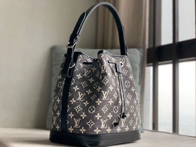 Alice Bags- Louis Vuittons  - 16023