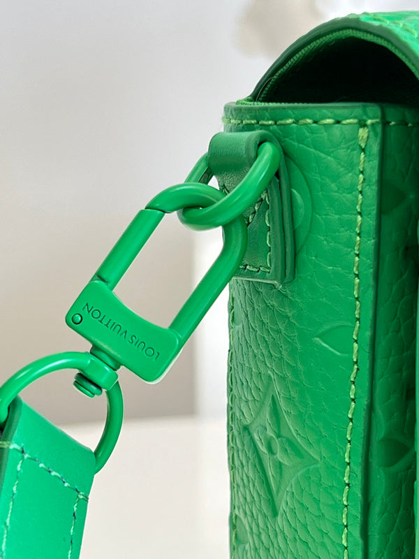 Alice Bags- Louis Vuittons  - 16396