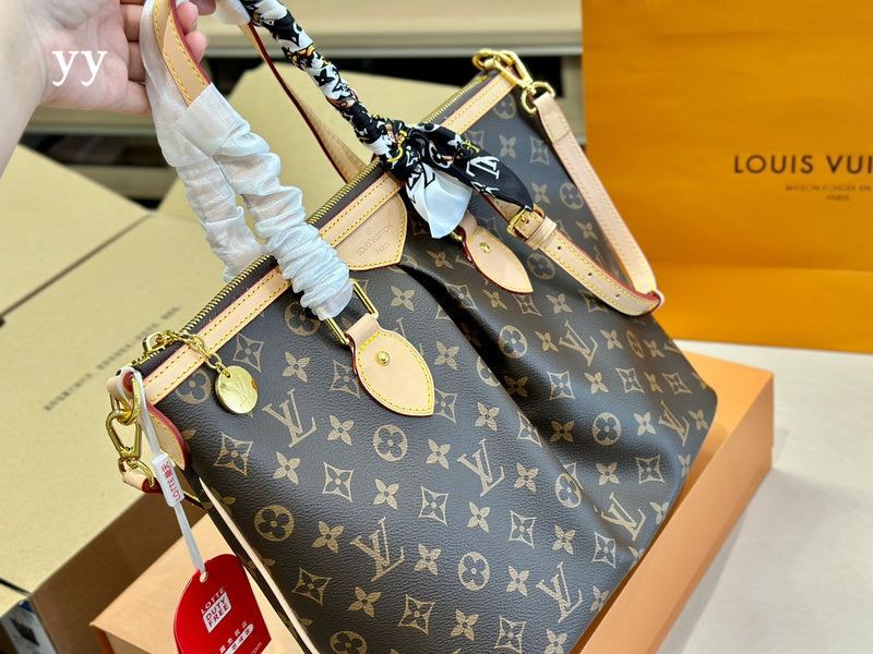 Alice bags - Louis Vuittons  - 15000