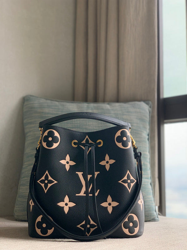 Alice Bags- Louis Vuittons  - 16164