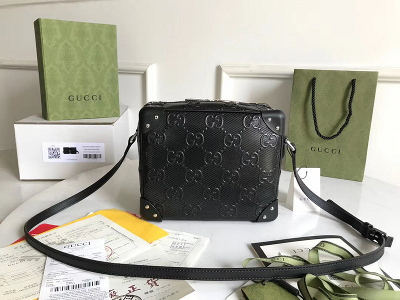 Gucci   Luxury Bags  1062