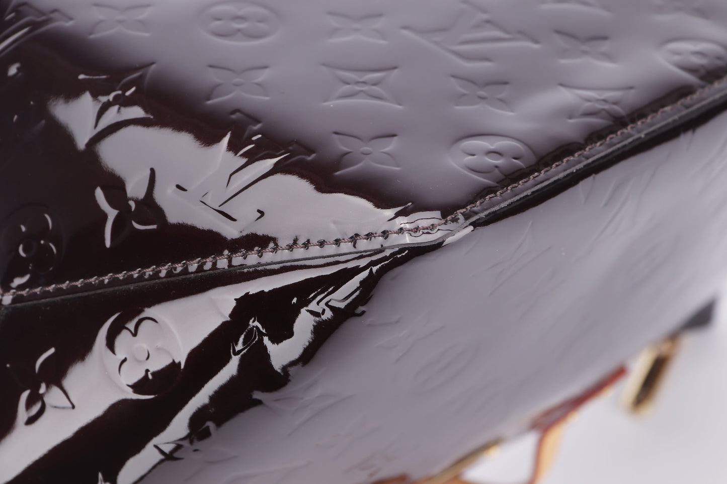 LOUIS VUITTON BELLEVUE TOTE BAG (FL0110), PM SIZE, AMARANTE MONOGRAM VERNIS, WITH DUST COVER
