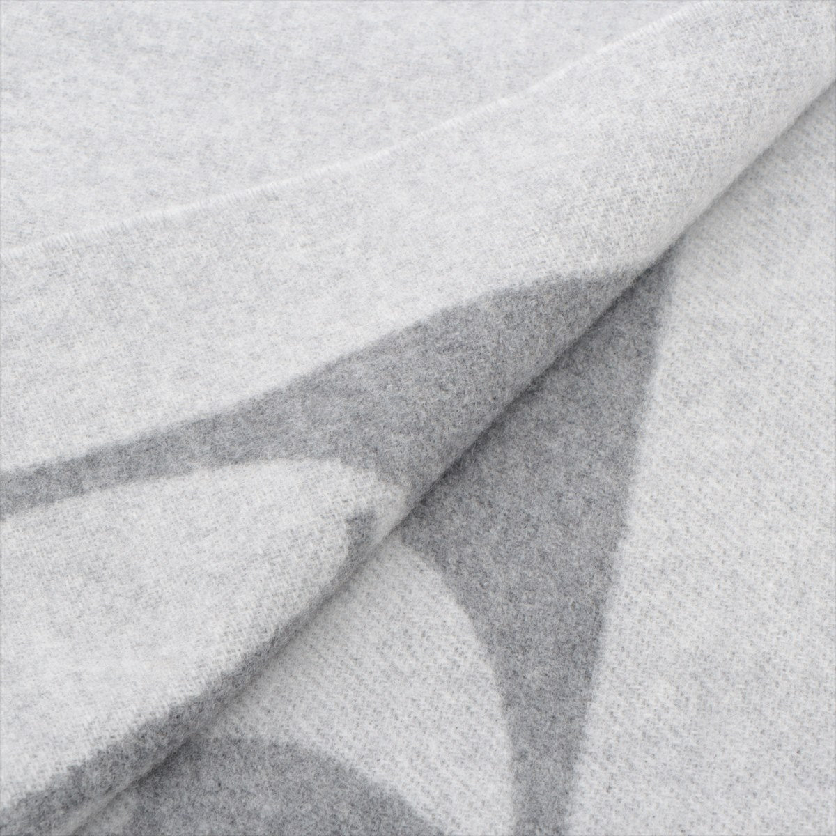 Louis Vuitton Echarpe Cardiff Grey Scarf