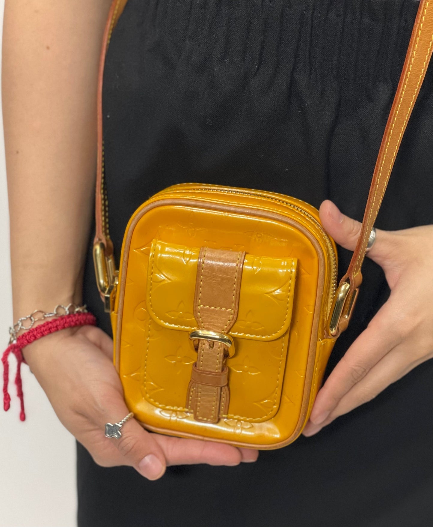 Crossbody Luxury Designer By Louis Vuitton  Size: Small