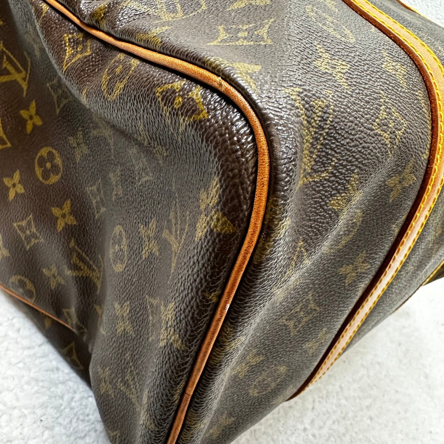 HandBag Luxury Designer By Louis Vuitton, Size: Medium