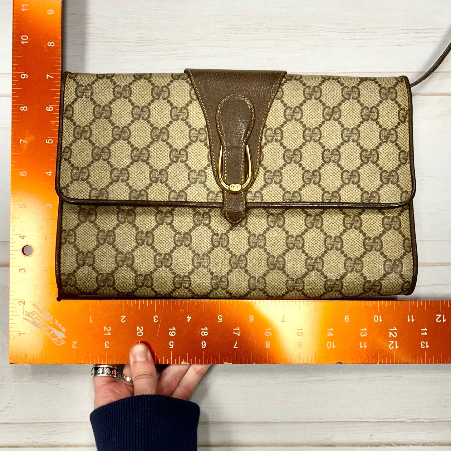 Crossbody Luxury Designer By Gucci  Size: Medium