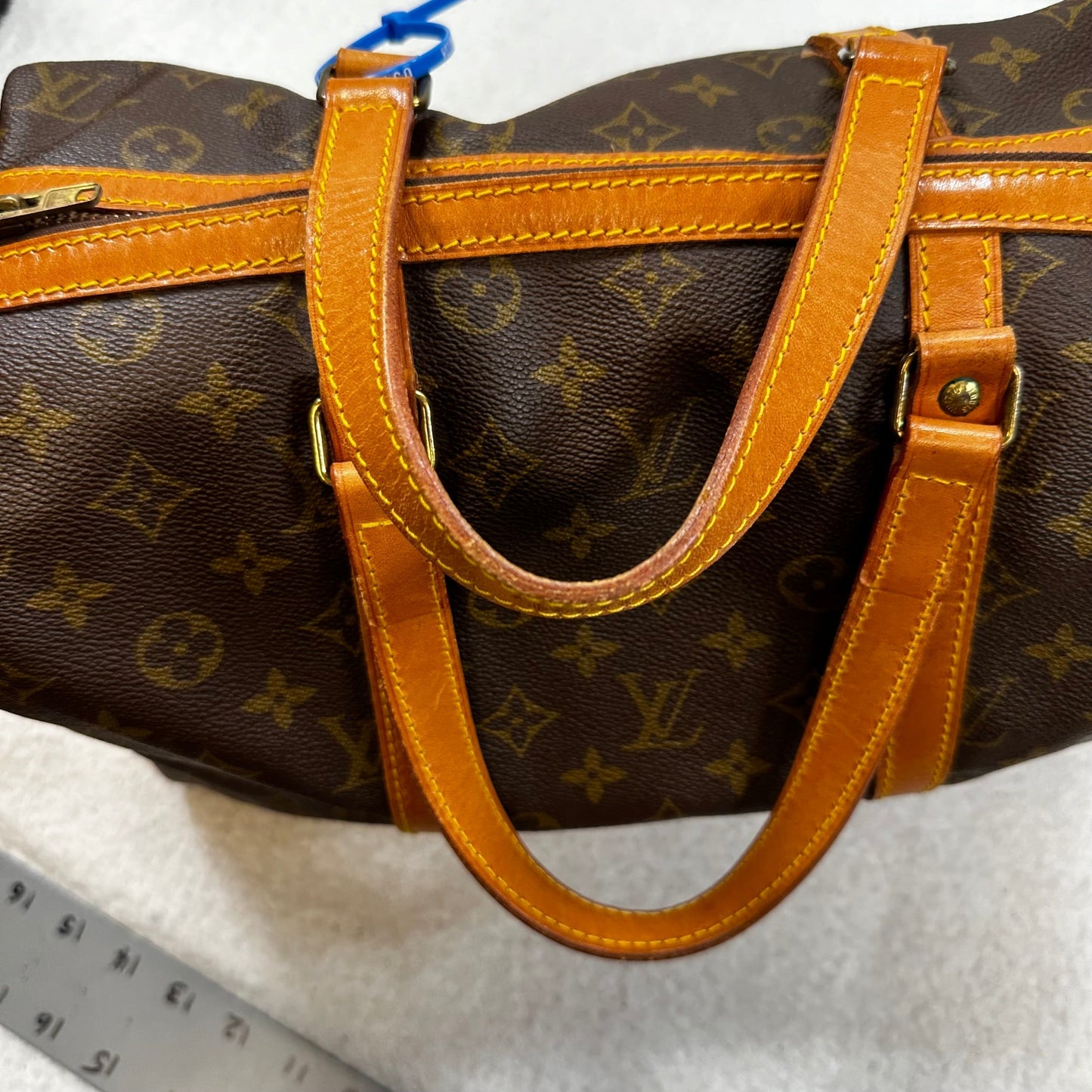HandBag Luxury Designer By Louis Vuitton, Size: Medium