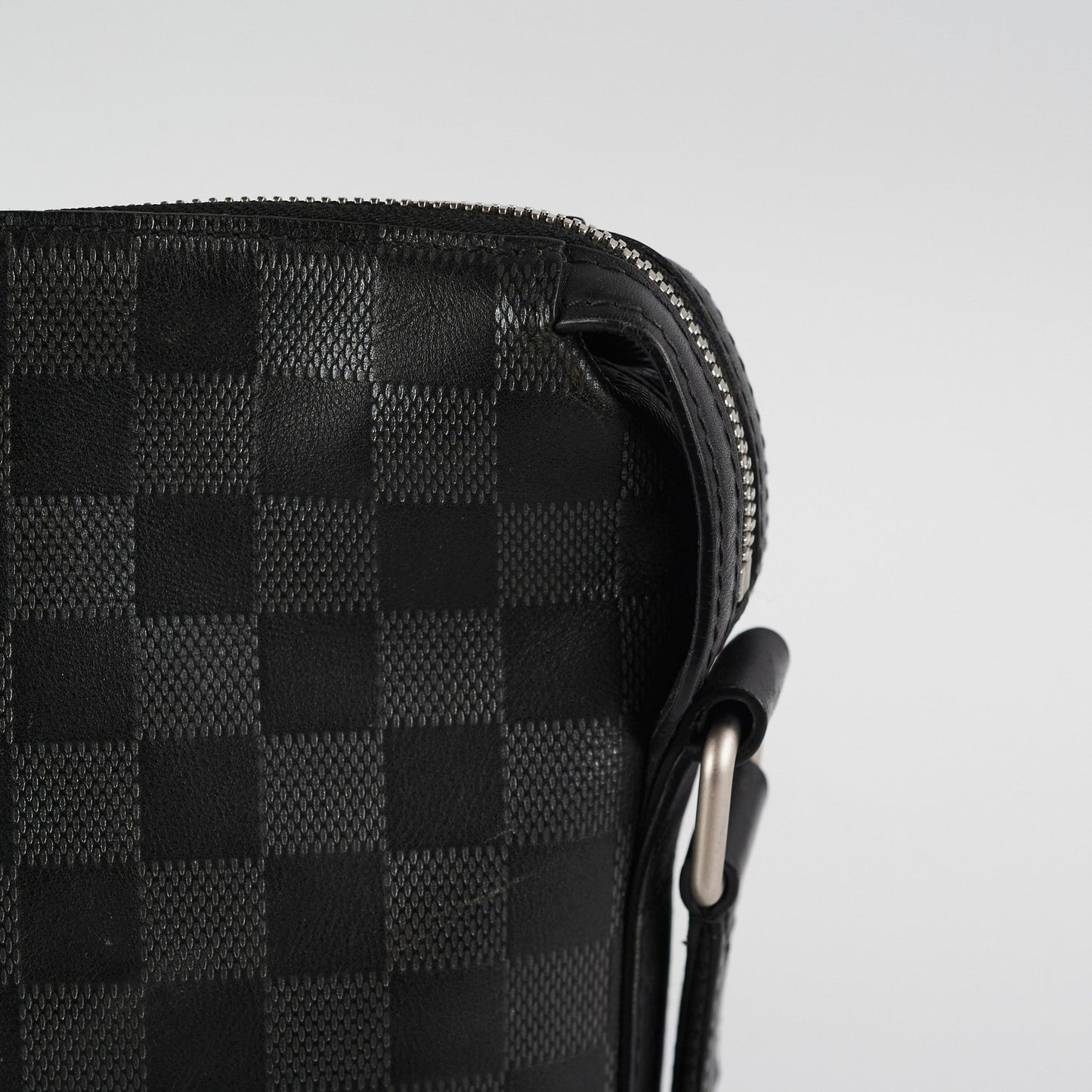 Louis Vuitton Discovery Messenger Damier BB
