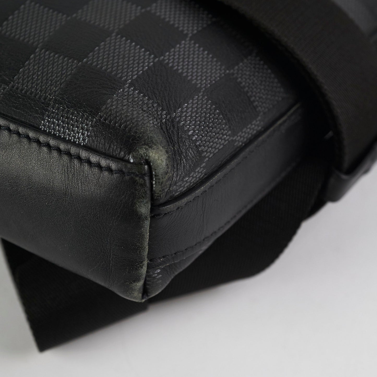 Louis Vuitton Discovery Messenger Damier BB
