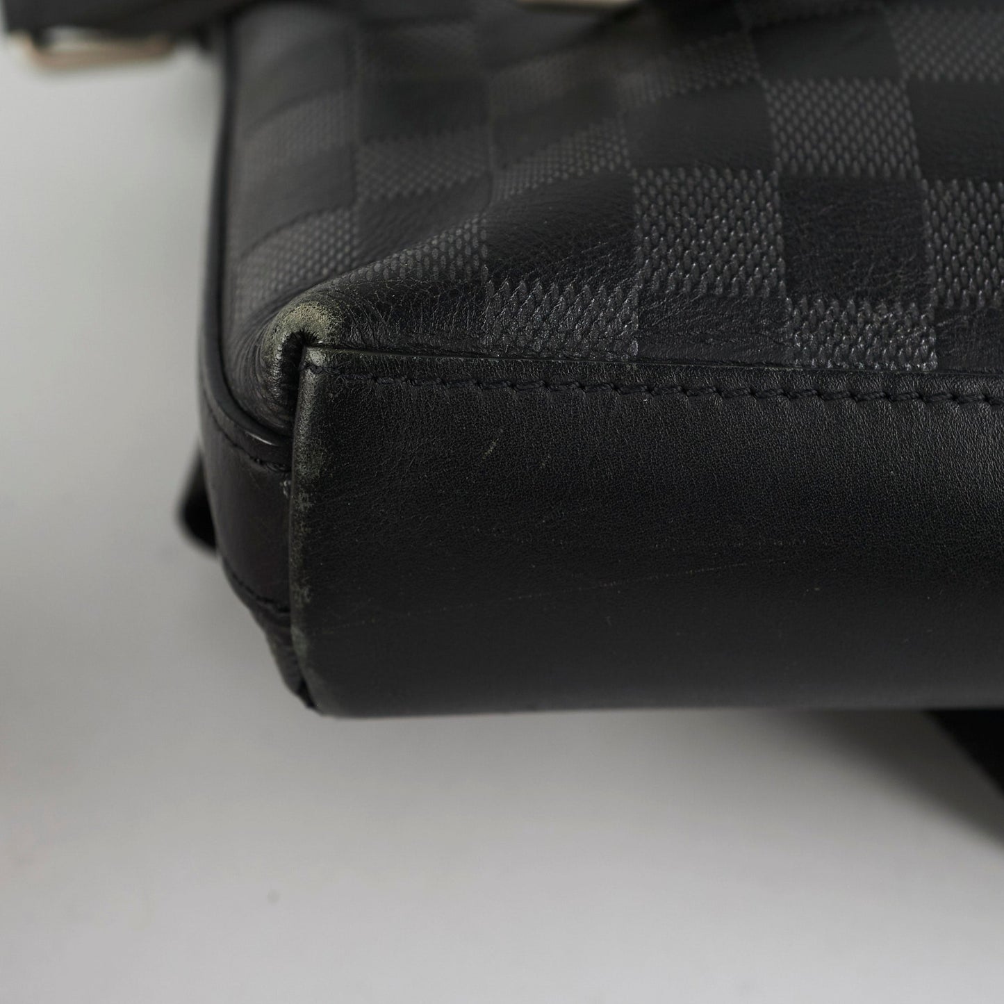 Louis Vuitton Discovery Messenger Damier BB