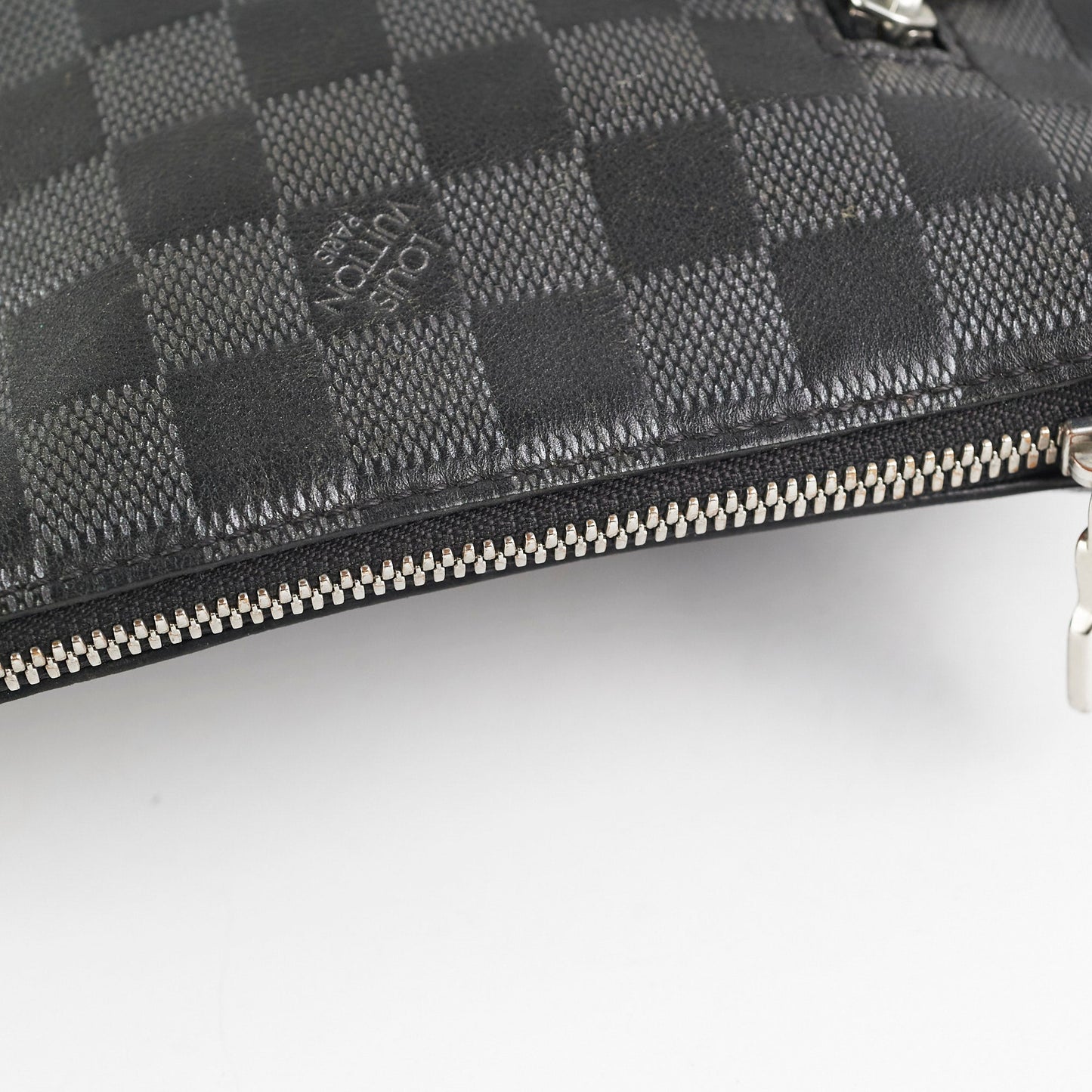 Louis Vuitton Discovery Messenger Damier BB