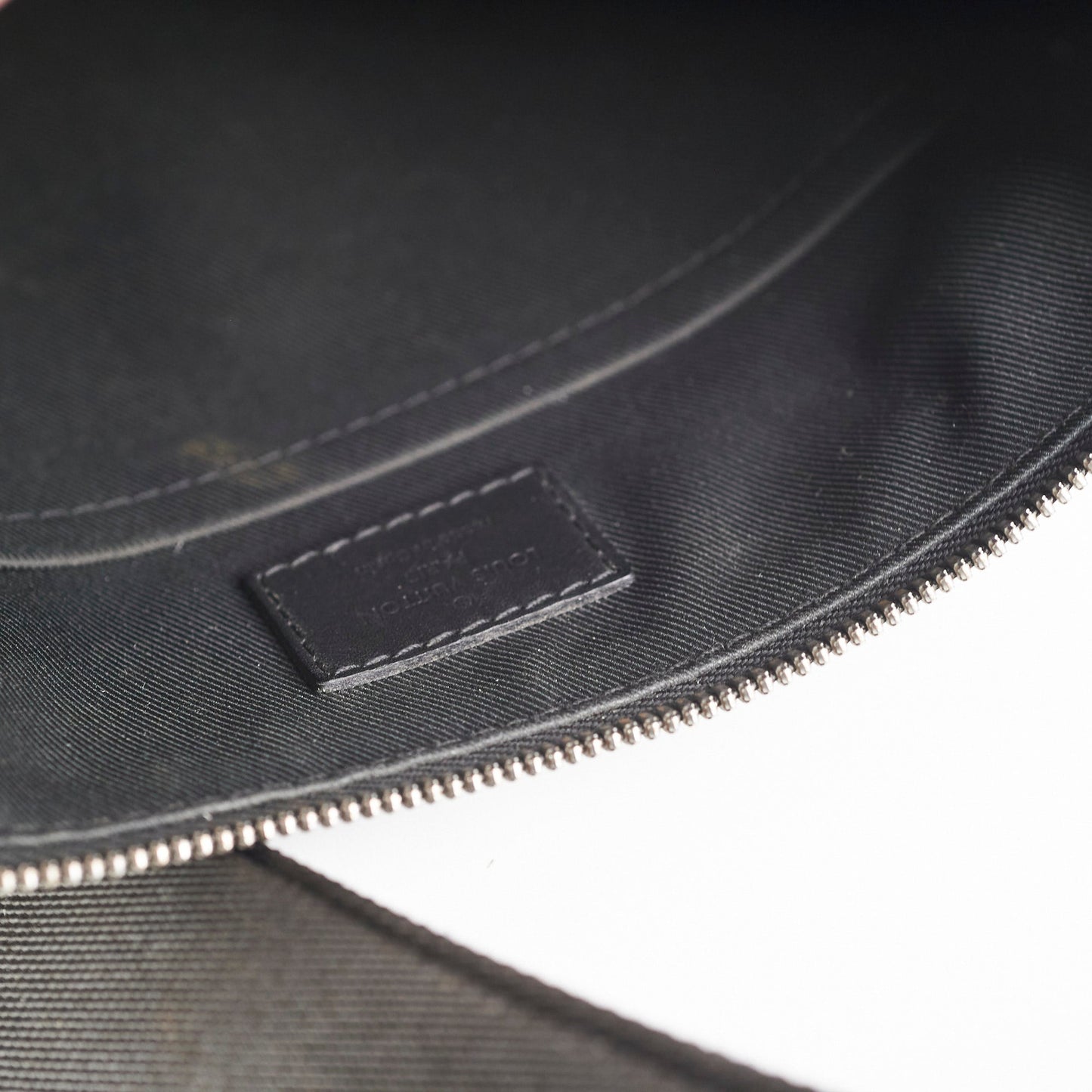 Louis Vuitton Discovery Messenger Damier BB