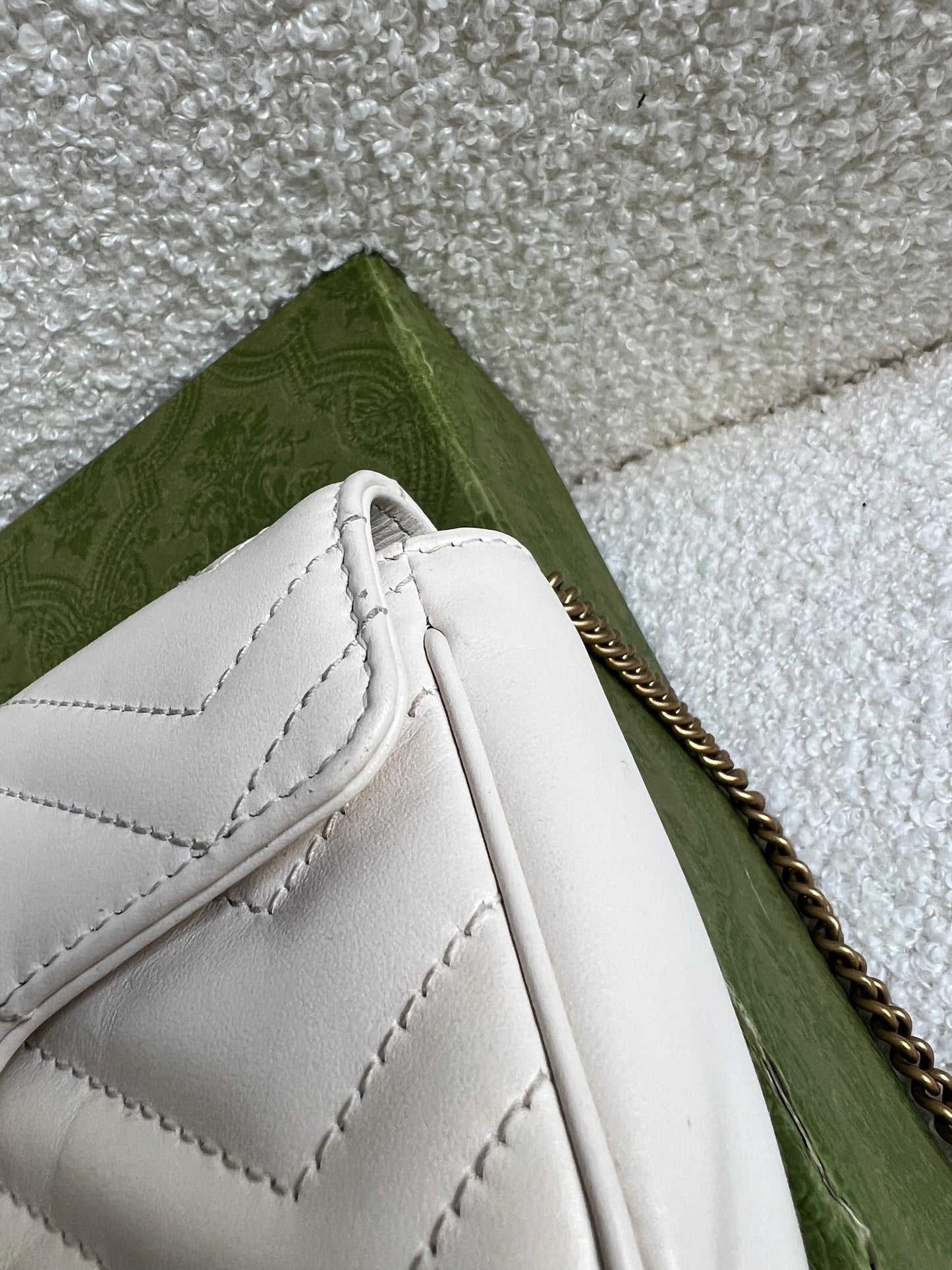Gucci GG White Marmont Super Mini Shoulder Bag (RRP £985)