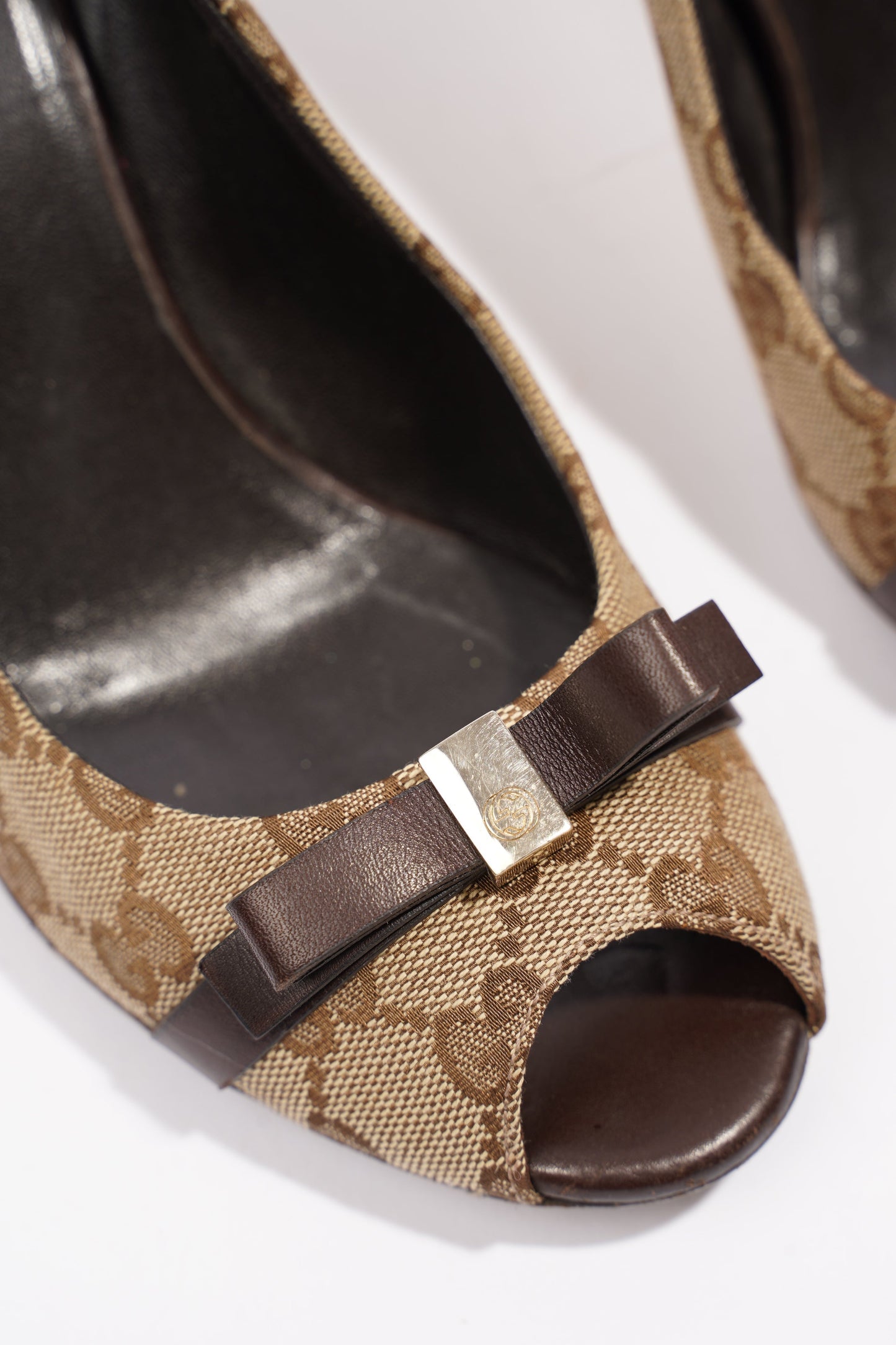 Gucci GG Pumps Beige / Brown Canvas EU 37 UK 4