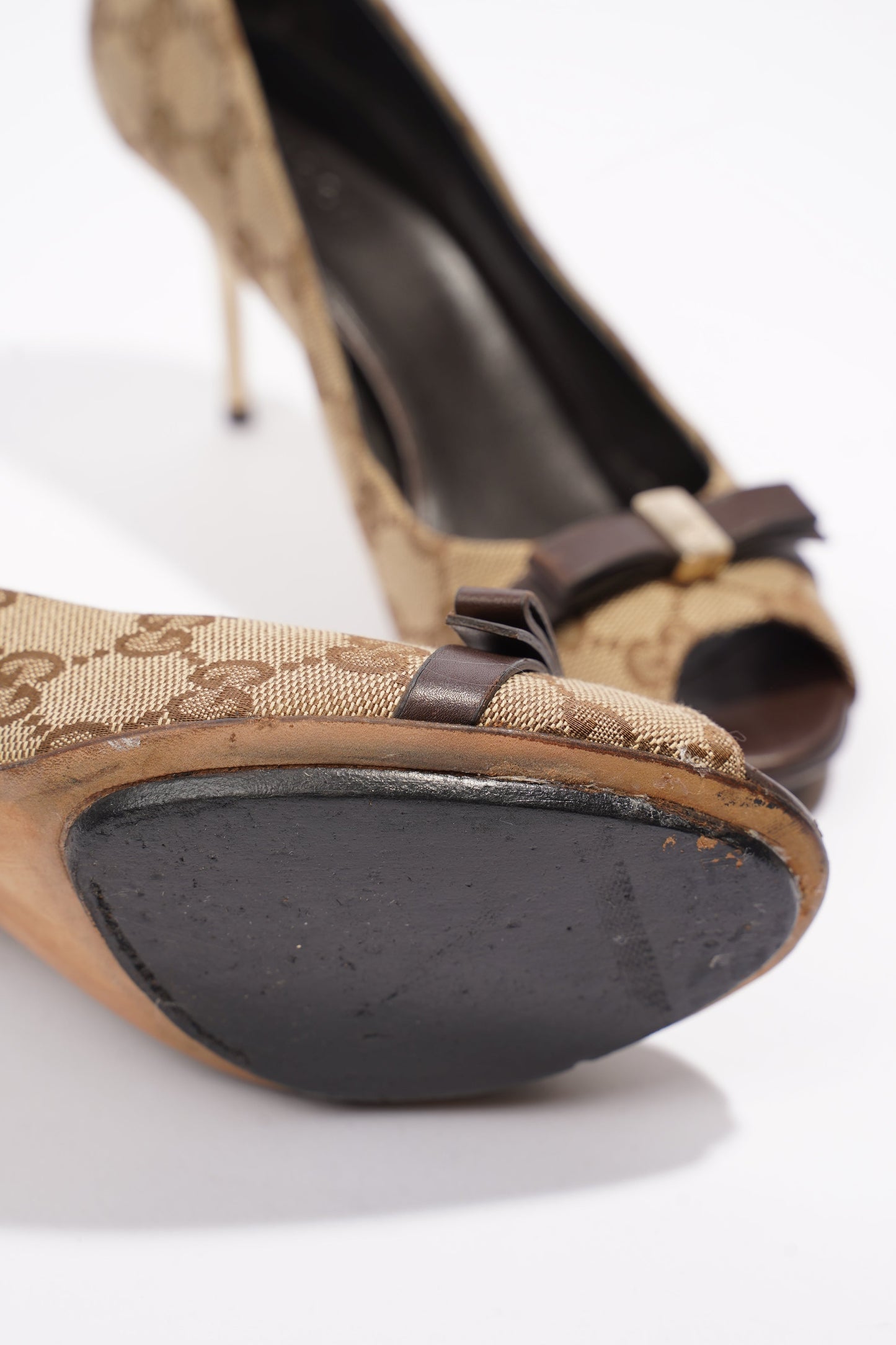 Gucci GG Pumps Beige / Brown Canvas EU 37 UK 4