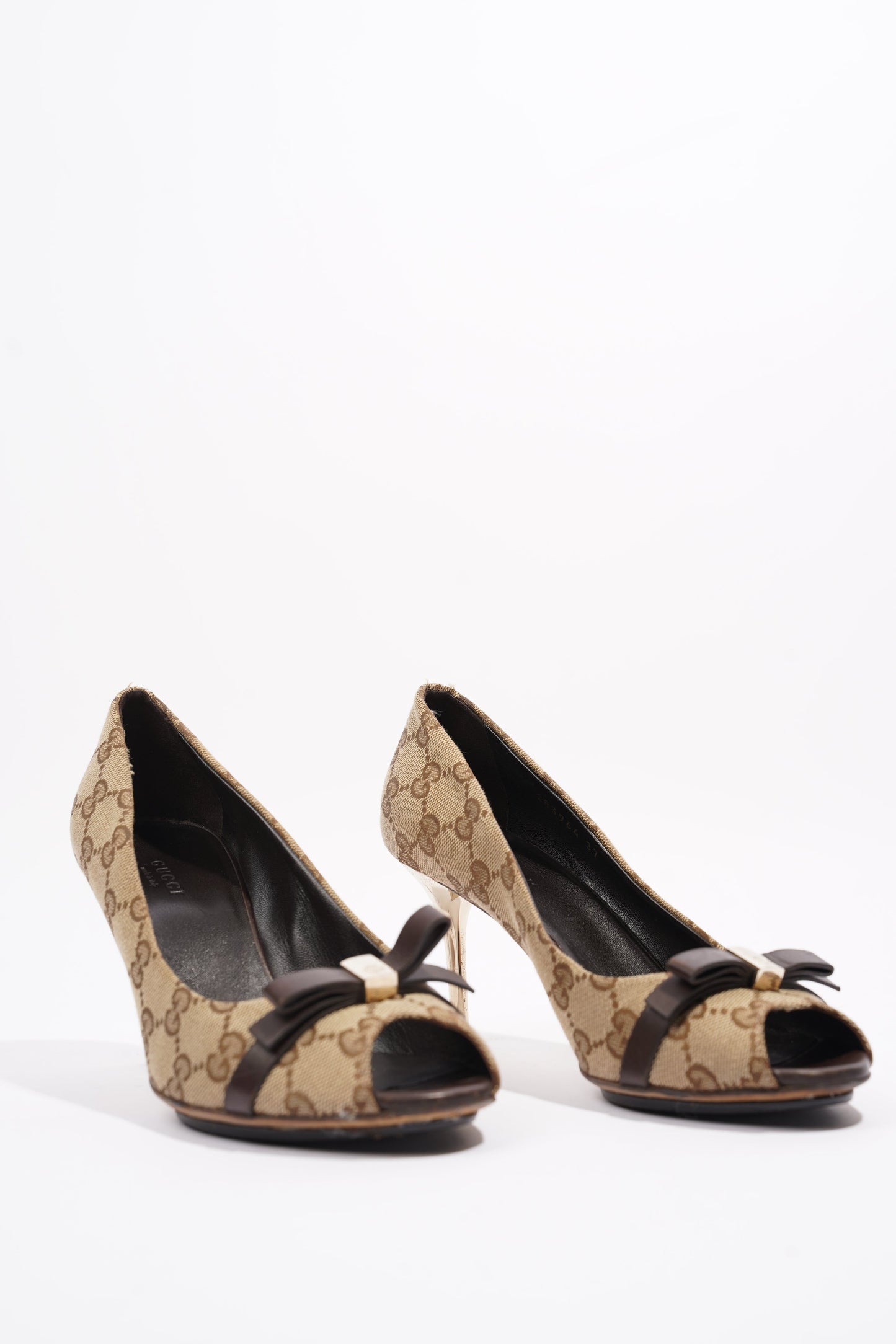 Gucci GG Pumps Beige / Brown Canvas EU 37 UK 4