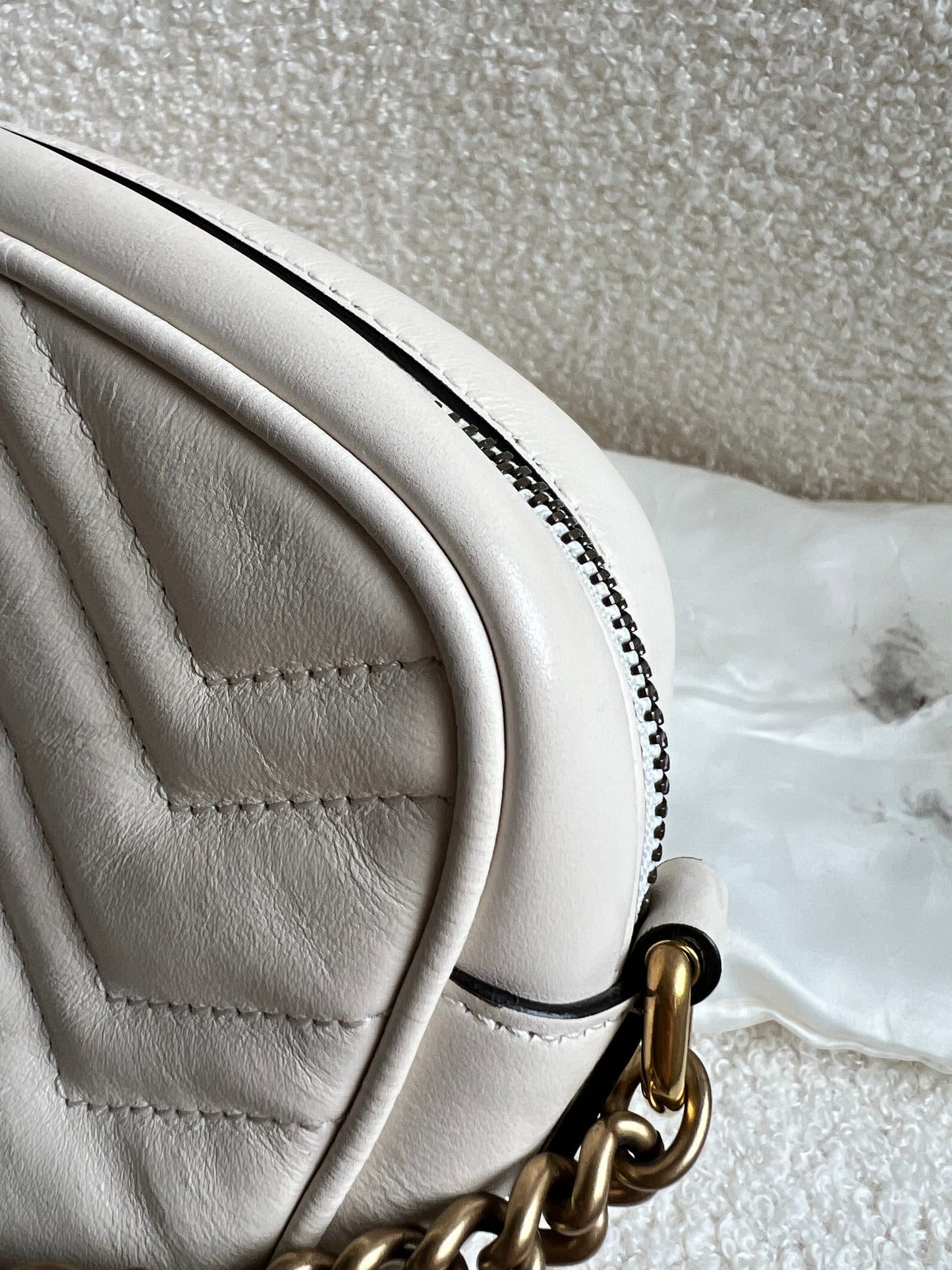 Gucci GG White Marmont Mini Shoulder Bag (RRP £1,160)