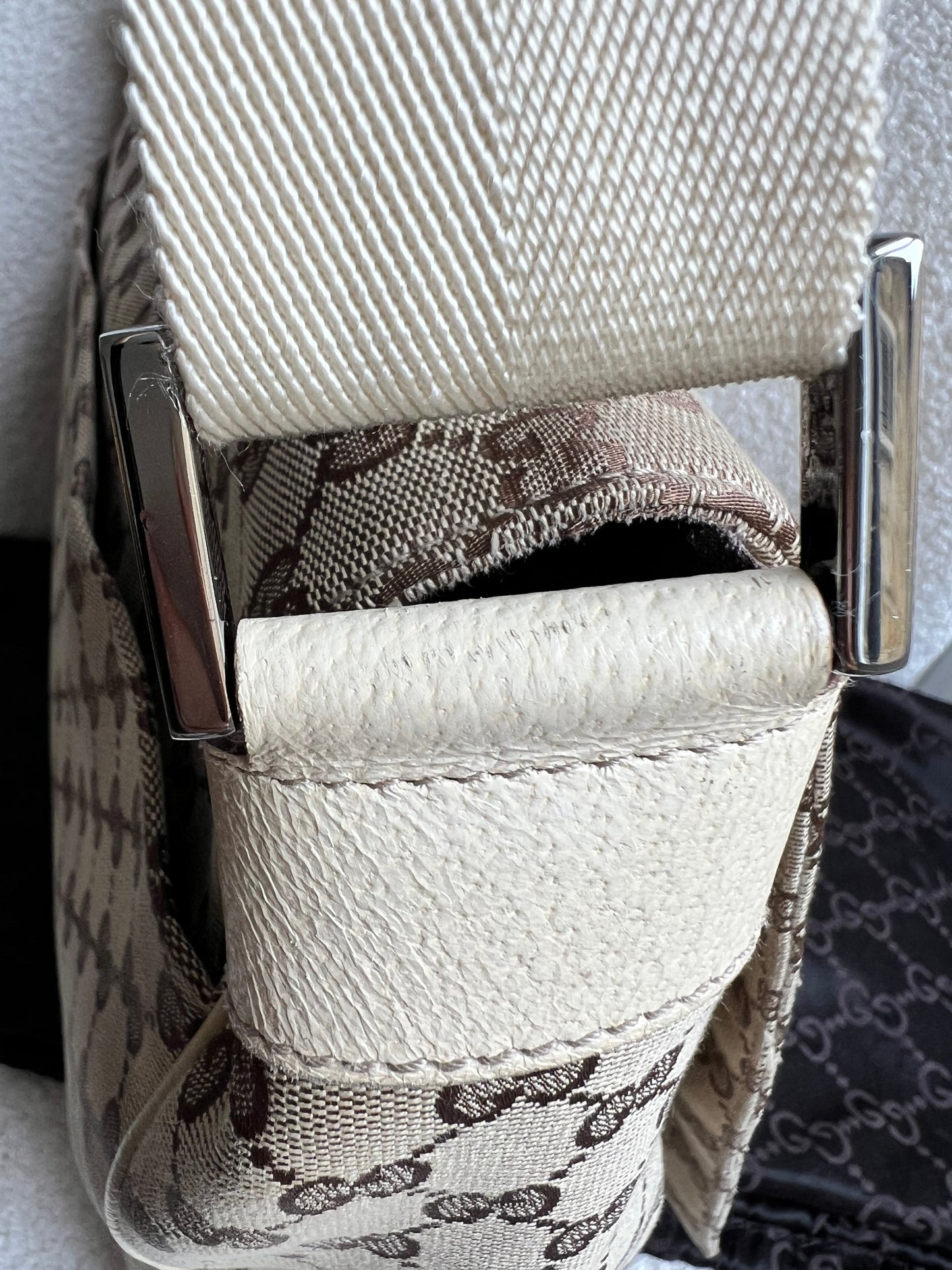 Gucci GG White Beige Canvas Messenger Bag