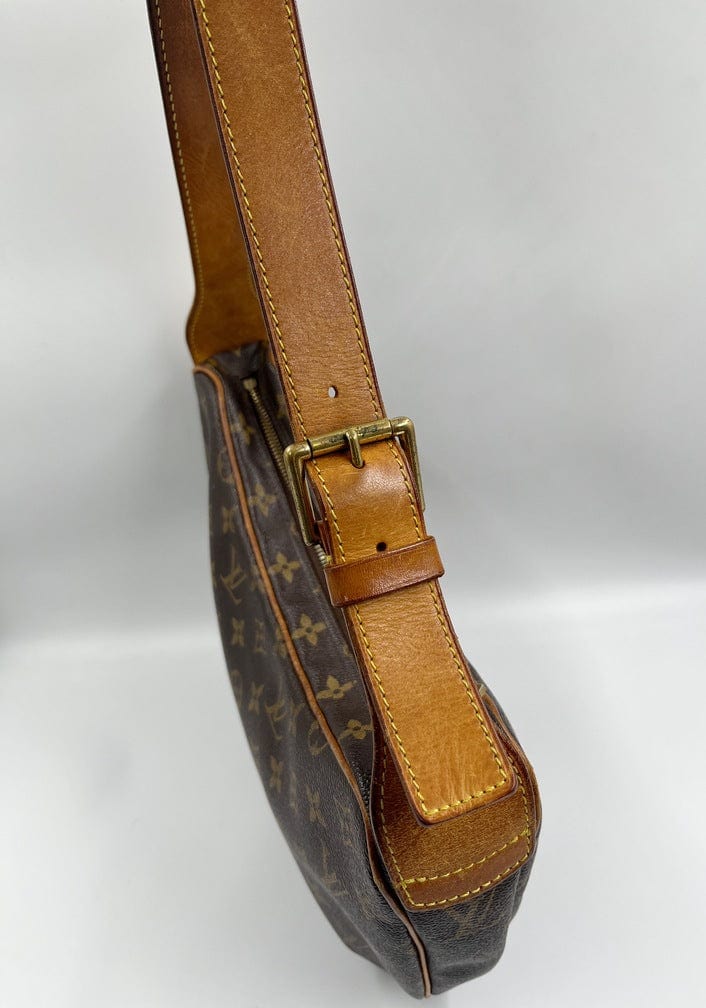 Louis Vuitton Croissant MM