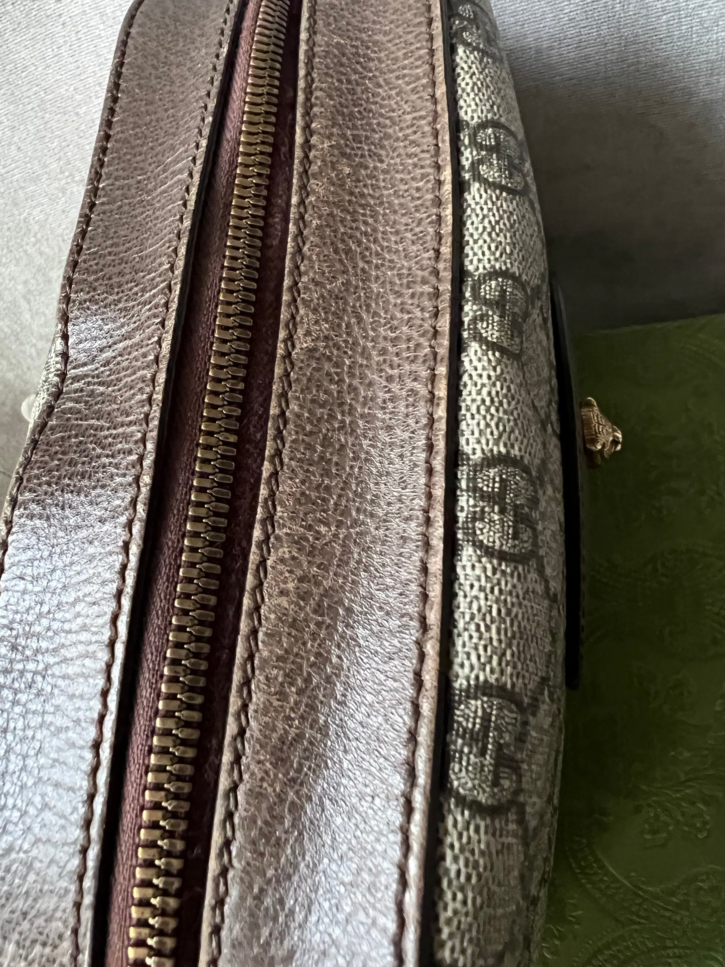 Gucci Neo Vintage GG Supreme Messenger Bag (RRP £1060)