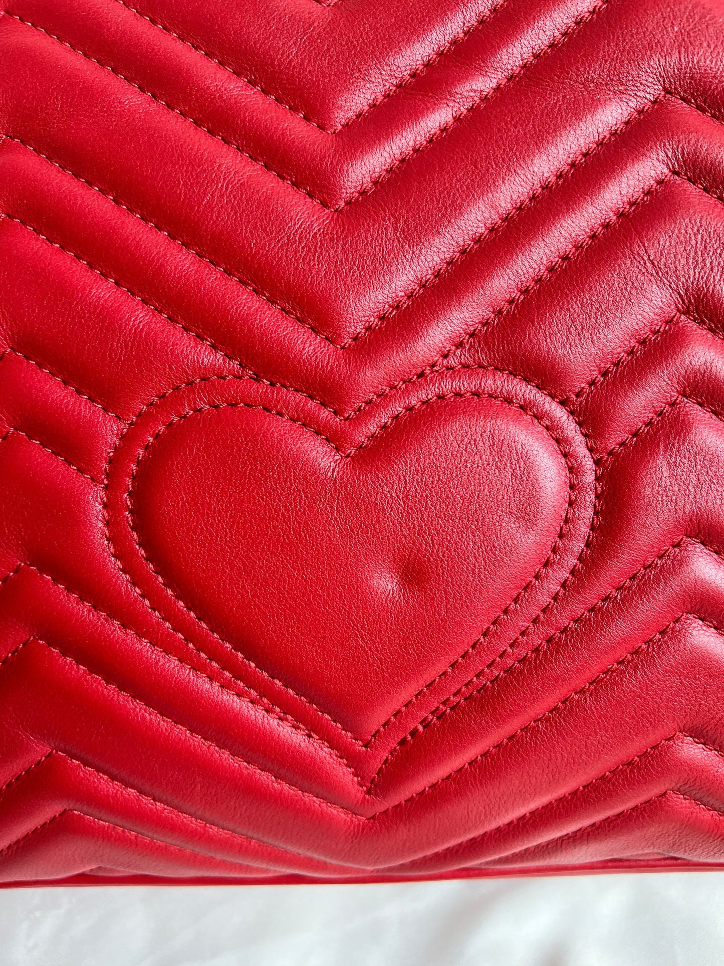 Gucci GG Hibiscus Red Marmont Medium Shoulder Bag (RRP £2,340)